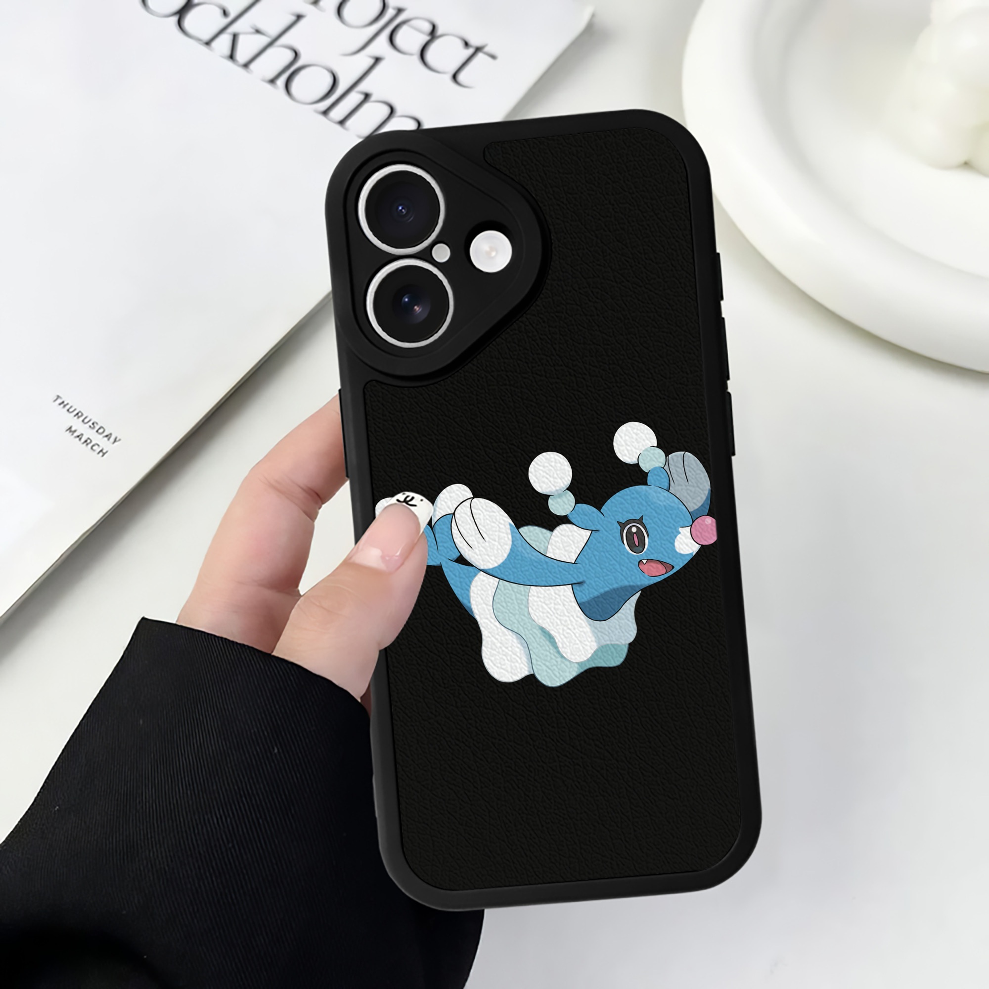 （画像用） ポケットモンスター Pokémon 【iPhone 16シリーズ対応】シリコンスマホケース（レザー調） 材質：シリコン